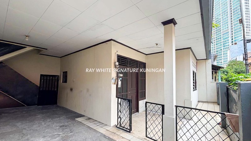 Dijual Kost-kostan Strategis di Setiabudi - Lokasi Ramai, Peluang Investasi Tinggi!