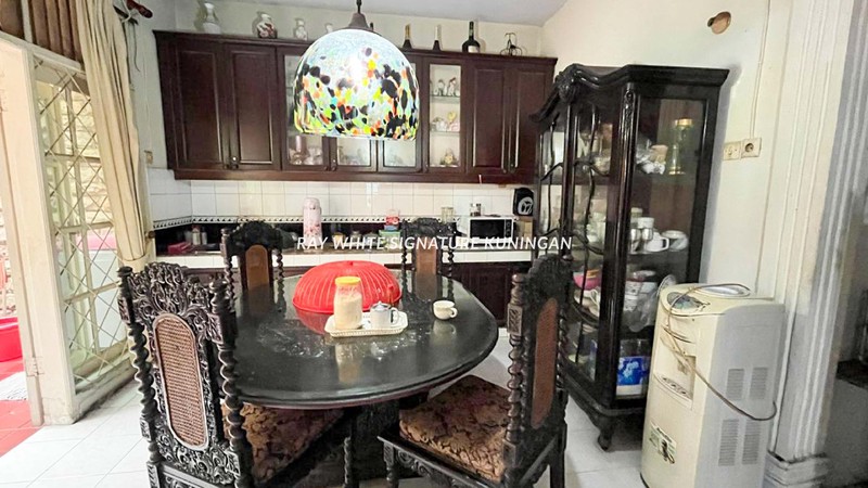 Dijual Rumah Hitung Tanah Strategis di Jalan Haji Nawi Dalam Dekat Stasiun MRT