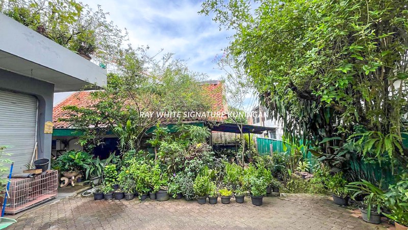 Dijual Rumah Hitung Tanah Strategis di Jalan Haji Nawi Dalam Dekat Stasiun MRT