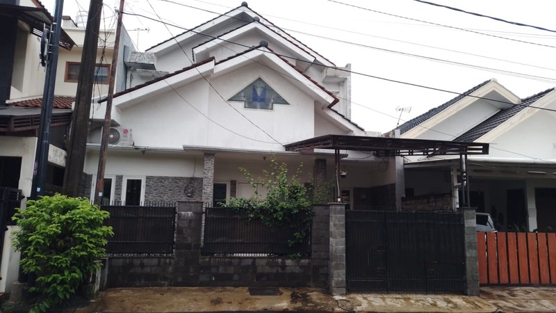 Rumah 2 Lantai, Rapih Siap huni di Bintaro- Pesanggrahan