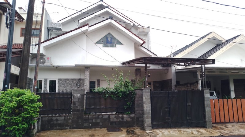 Rumah 2 Lantai, Rapih Siap huni di Bintaro- Pesanggrahan