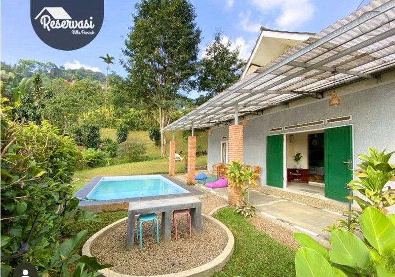Villa Asri dengan Halaman Luas Lingkungan Nyaman @Cisarua Bogor.