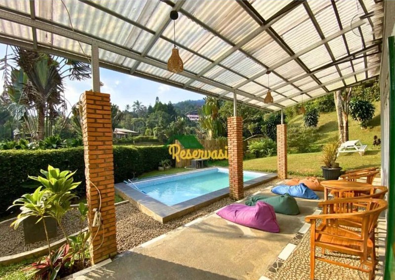 Villa Asri dengan Halaman Luas Lingkungan Nyaman @Cisarua Bogor.