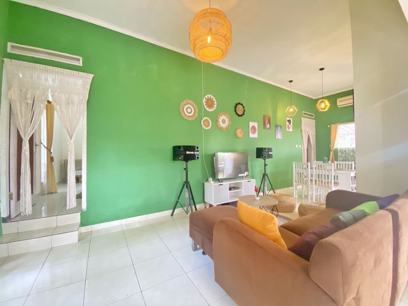 Villa Asri dengan Halaman Luas Lingkungan Nyaman @Cisarua Bogor.