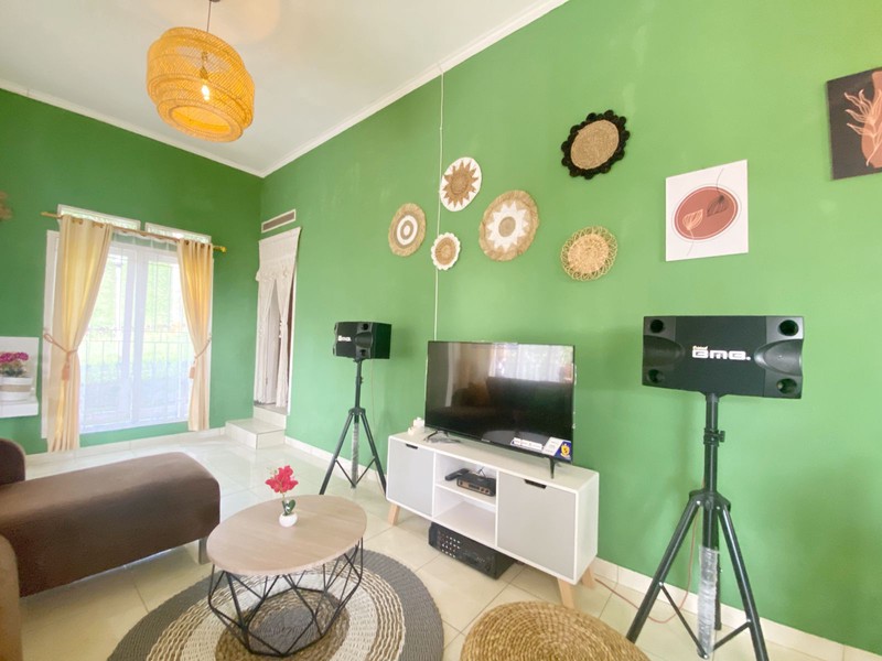 Villa Asri dengan Halaman Luas Lingkungan Nyaman @Cisarua Bogor.