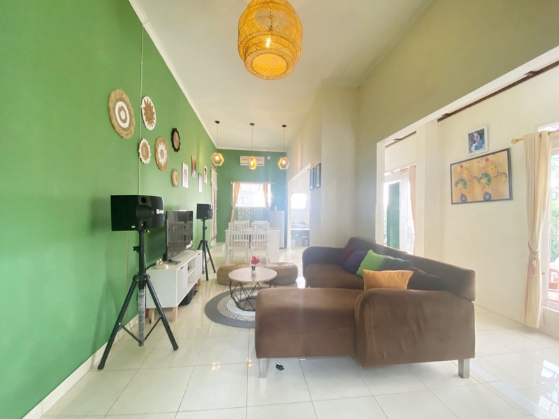 Villa Asri dengan Halaman Luas Lingkungan Nyaman @Cisarua Bogor.