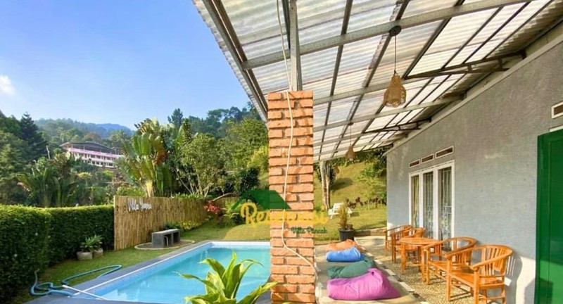 Villa Asri dengan Halaman Luas Lingkungan Nyaman @Cisarua Bogor.