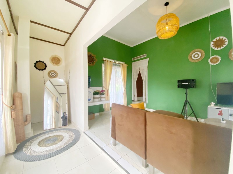 Villa Asri dengan Halaman Luas Lingkungan Nyaman @Cisarua Bogor.