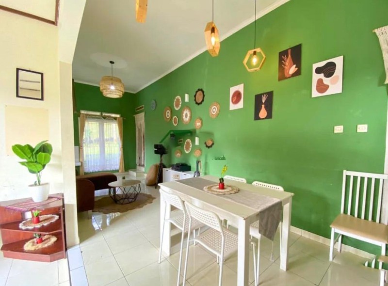 Villa Asri dengan Halaman Luas Lingkungan Nyaman @Cisarua Bogor.