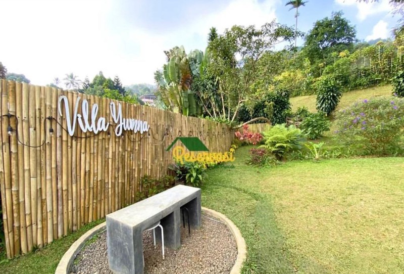 Villa Asri dengan Halaman Luas Lingkungan Nyaman @Cisarua Bogor.