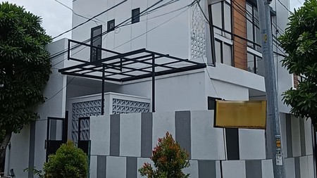 Dijual Rumah 2 lantai di Gading Pantai Surabaya