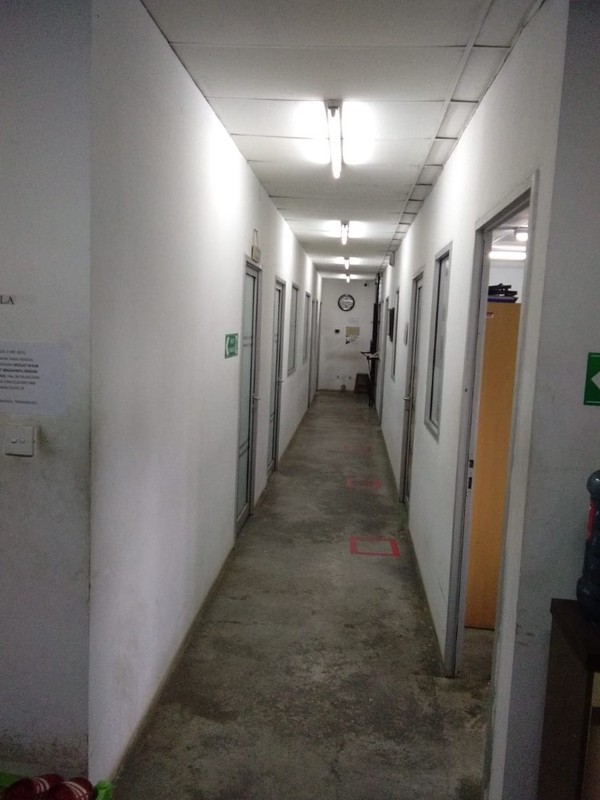 Gudang Hoek Jababeka Jl Industri Selatan Luas 2688m2 