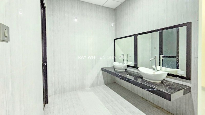 Brand New Building Bangunan 5,5 Lantai Lokasi Strategis di Pondok Pinang Raya