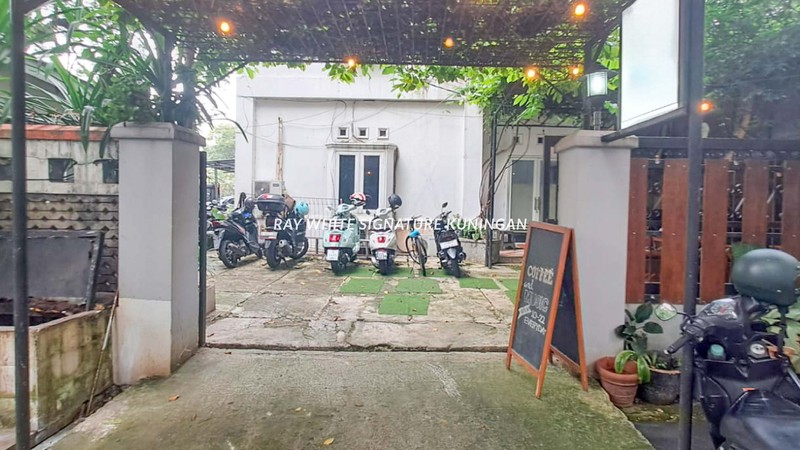 Rumah Hook Cocok Dibangun sebagai Lokasi Usaha di area Elite Panglima Polim 