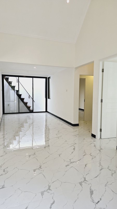 Rumah Dijual di Taman Puspa Raya Citraland Surabaya Barat Siap Huni