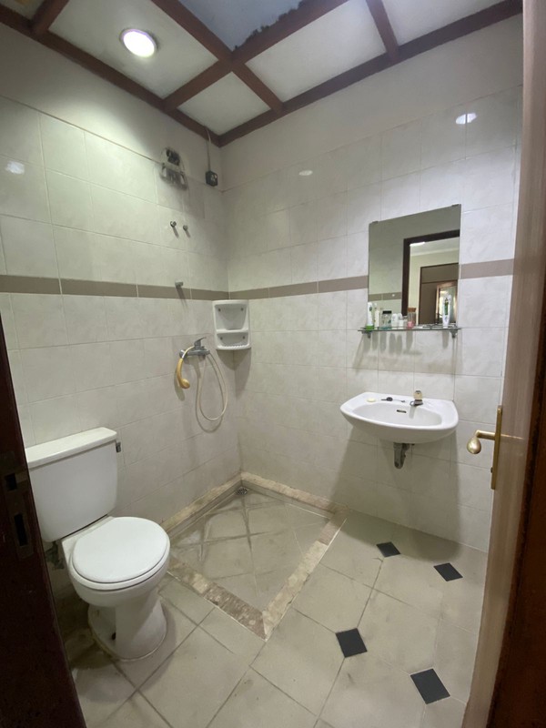 Dijual Rumah Babatan Pratama Surabaya - Lokasi Strategis Dekat Tol & Mall