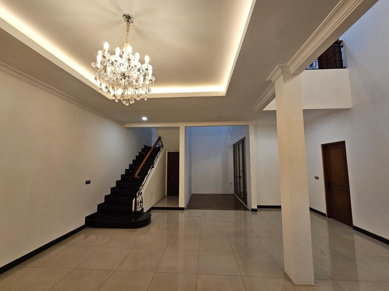 DIJUAL :  Rumah bagus  Pondok Indah Jakarta Selatan