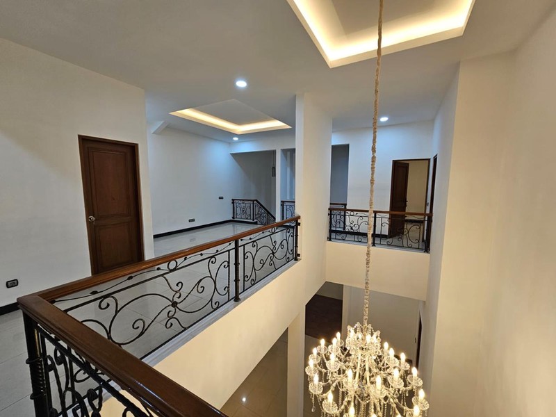 DIJUAL :  Rumah bagus  Pondok Indah Jakarta Selatan