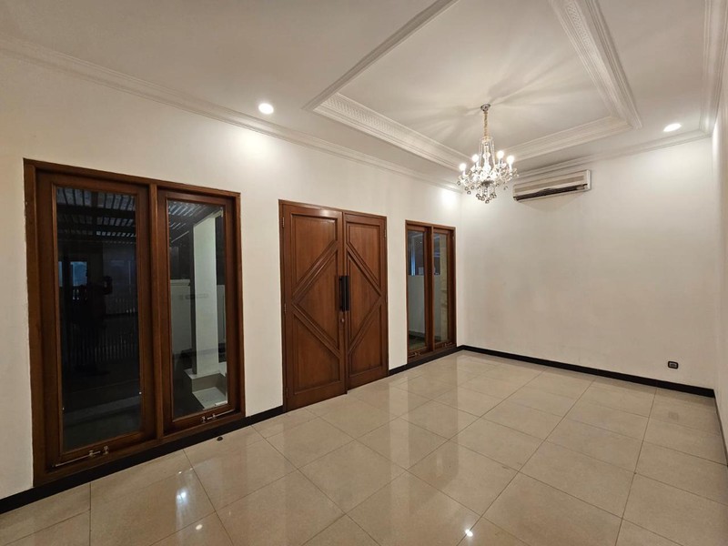 DIJUAL :  Rumah bagus  Pondok Indah Jakarta Selatan