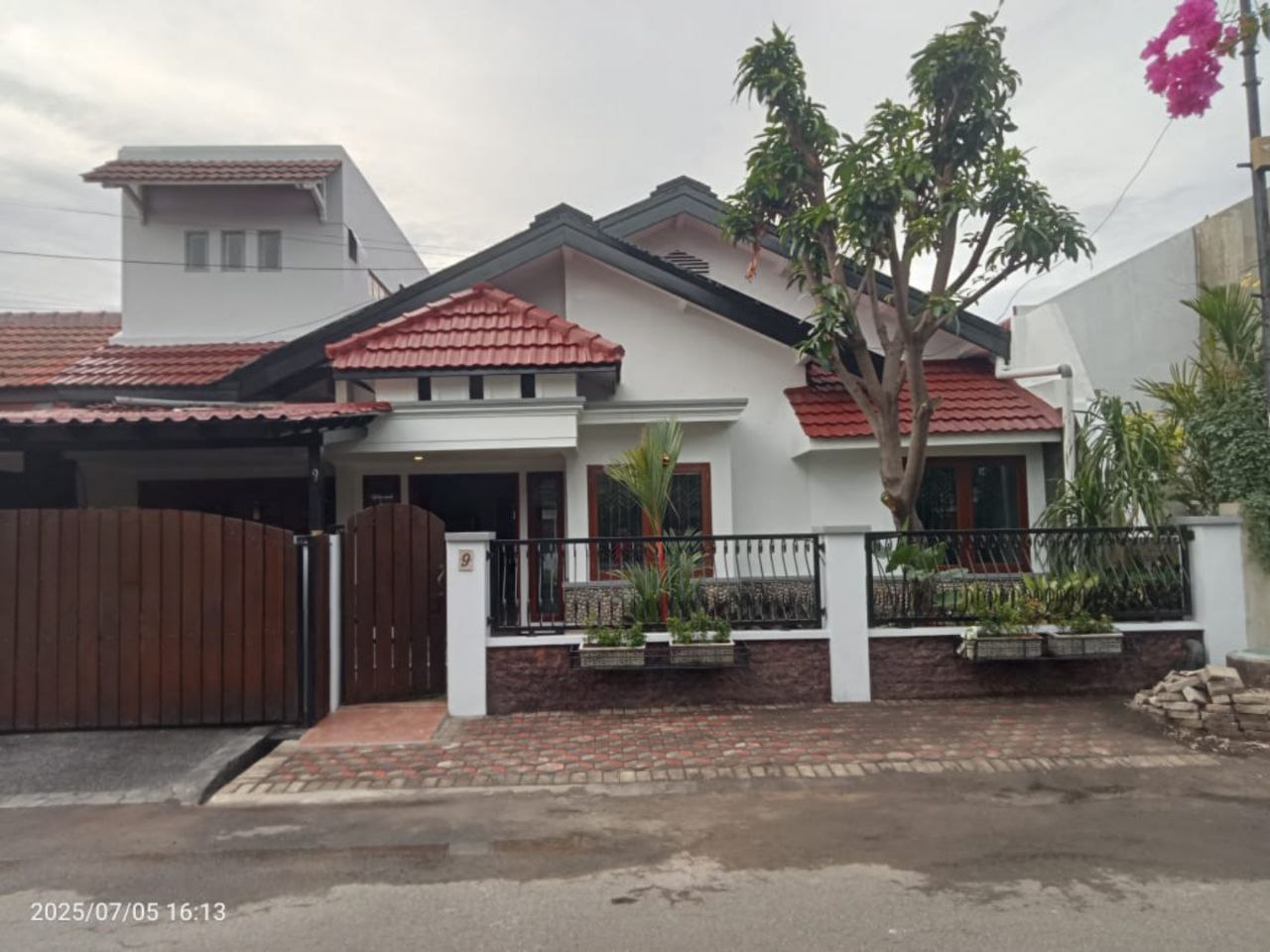 Jual Rumah Strategis di Surabaya Timur Dekat Raya Merr