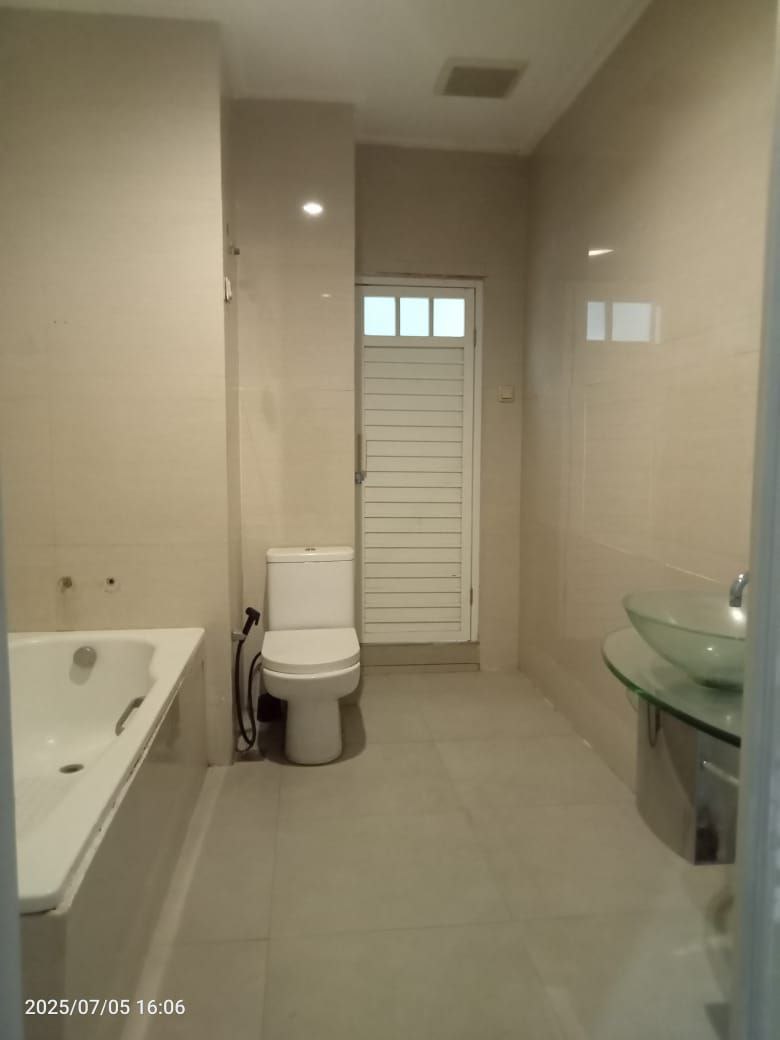 Jual Rumah Strategis di Surabaya Timur Dekat Raya Merr