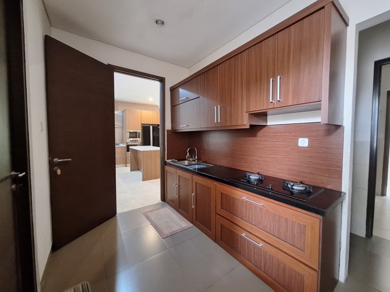 Lebak bulus serenia hills rumah private swimpool cantik siap huni