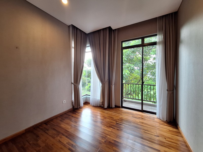 Lebak bulus serenia hills rumah private swimpool cantik siap huni