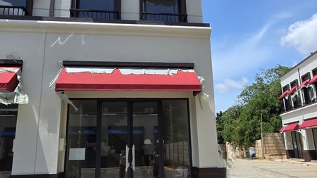 Ruko siap pakai dengan daerah komersial di Serpong