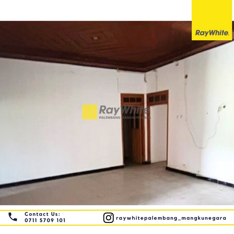 DISEWAKAN BANGUNAN + TANAH PINGGIR JALAN UTAMA