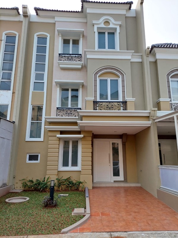 Rumah 3 Lantai Bergaya Modern Minimalis di Samara Village