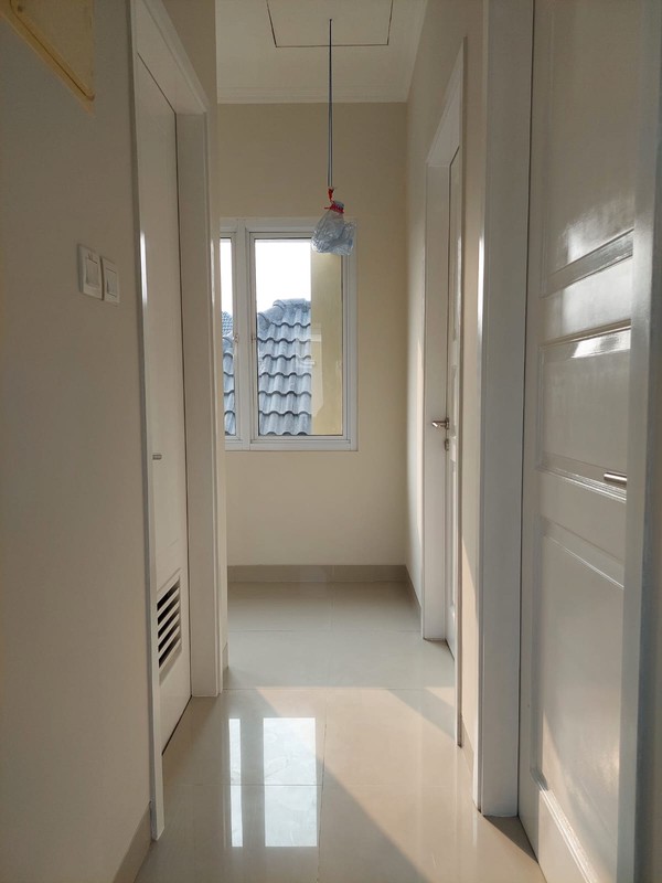 Rumah 3 Lantai Bergaya Modern Minimalis di Samara Village