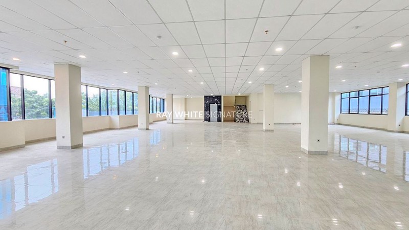 Gedung Bangunan Baru 5,5 Lantai Lokasi Strategis di Pondok Pinang Raya