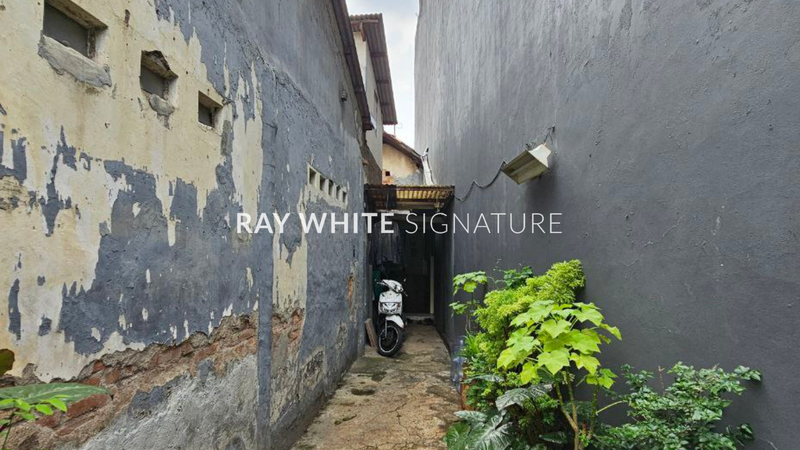 Dijual Rumah Tua di Jl Guru Mughni Daerah Setiabudi