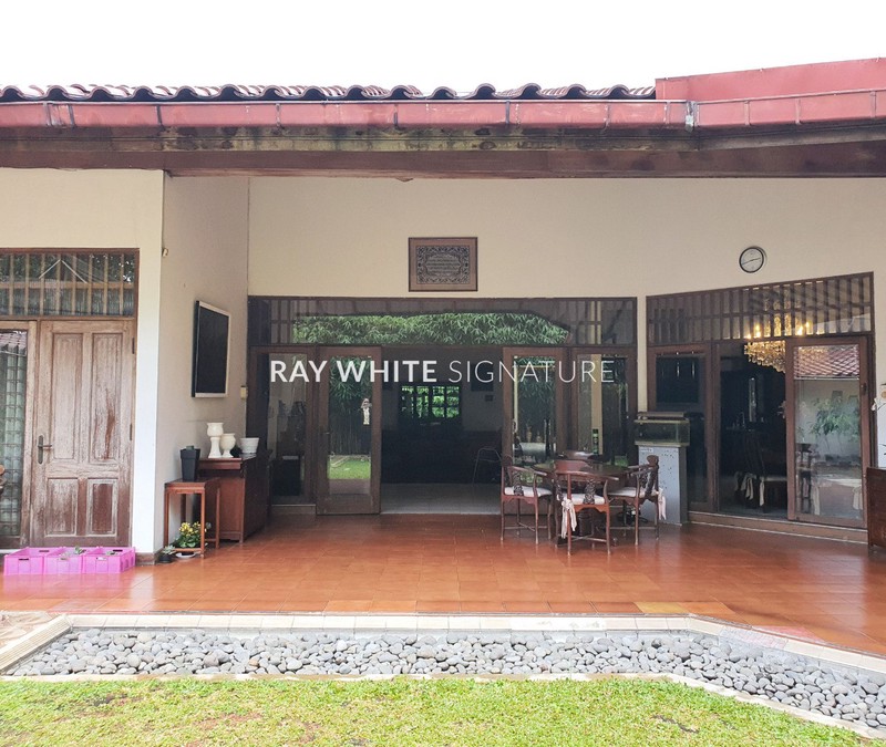 Jual Rumah Mewah dekat kawasan Elit Kemang Area Tenang dan Nyaman