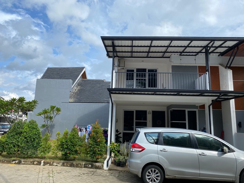 Dijual Rumah Hook Siap Huni di Karawaci! Posisi strategis, depan taman, jarang ditempati, lokasi premium!