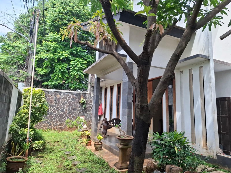 Hunian Idaman di Jl. Jamblang No. 5 Jatiwaringin - Lingkungan Tenang & Aman