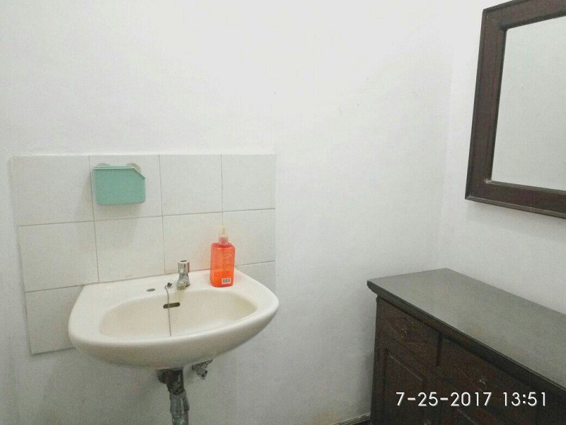 RUMAH DENGAN KONSEP RUMAH TROPIS, DI JL JATI REJO, MLATI, SLEMAN.