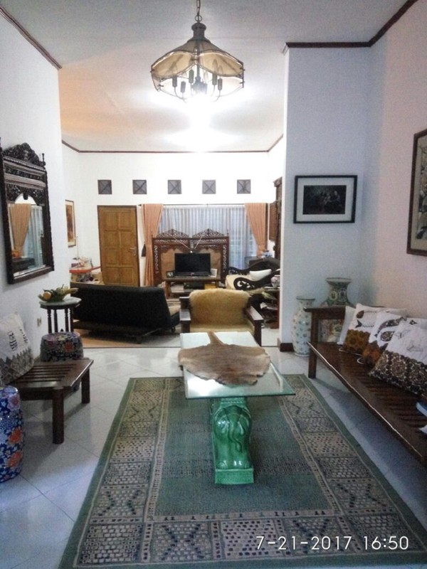 RUMAH DENGAN KONSEP RUMAH TROPIS, DI JL JATI REJO, MLATI, SLEMAN.