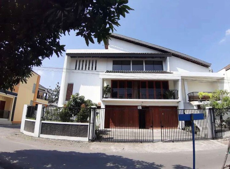 RUMAH MEWAH LUAS DI NGEMPLAK SLEMAN
