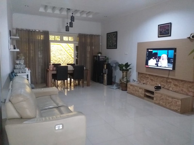 Rumah Nyaman & Lokasi Strategis di Menteng Dalam, Jakarta Selatan