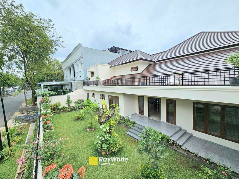 Newly Renovated House di Lebak Bulus, Dalam Kompleks, Private Pool, 5 menit ke MRT Lebak Bulus
