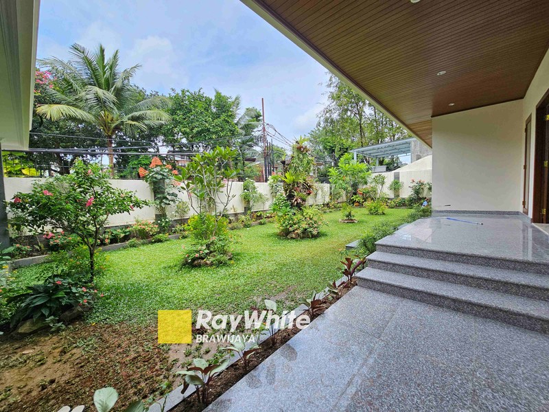 Newly Renovated House di Lebak Bulus, Dalam Kompleks, Private Pool, 5 menit ke MRT Lebak Bulus