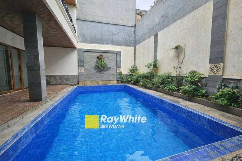 Newly Renovated House di Lebak Bulus, Dalam Kompleks, Private Pool, 5 menit ke MRT Lebak Bulus