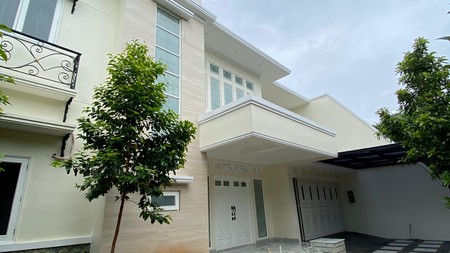 Rumah Mewah dengan Kolam Renang di Lebak Bulus - Lokasi Premium, Harga Spesial
