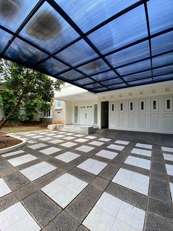 Rumah Mewah dengan Kolam Renang di Lebak Bulus - Lokasi Premium, Harga Spesial