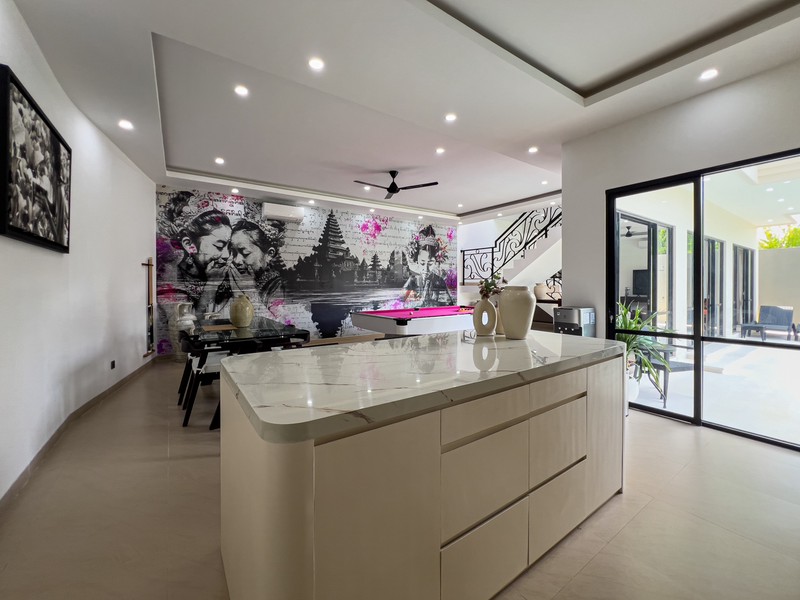 Leasehold - Modern 3 Bedroom Villa for Sale in Prime Seminyak - Bali