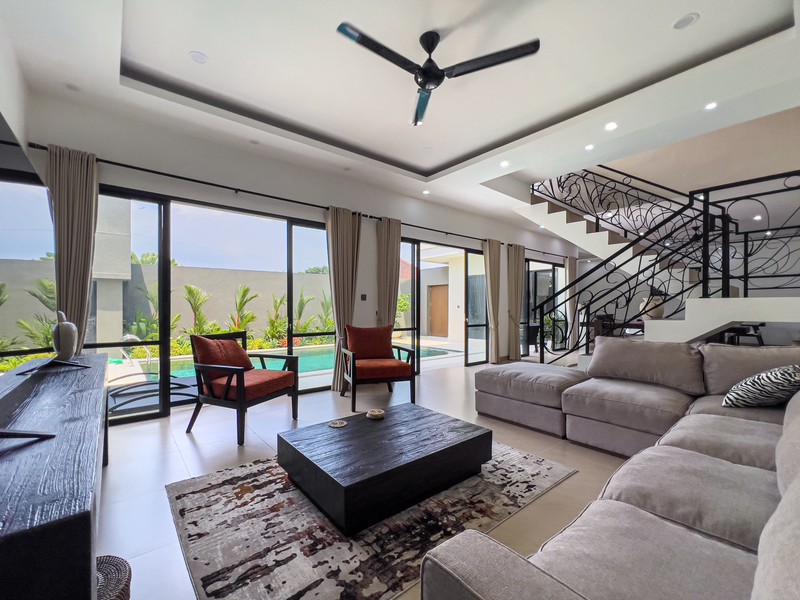 Leasehold - Modern 3 Bedroom Villa for Sale in Prime Seminyak - Bali