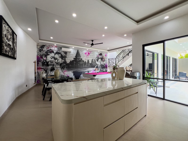 Leasehold - Modern 3 Bedroom Villa for Sale in Prime Seminyak - Bali