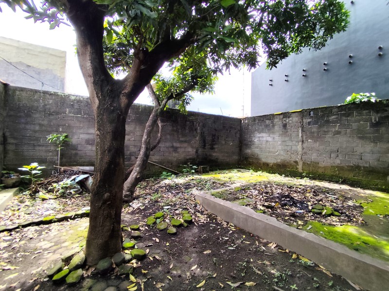 Dijual Tanah 303 Meter Persegi Strategis Bonus Bangunan di Pinggir Jalan Ringroad Utara, Condongcatur, Depok, Sleman