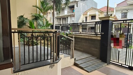 Dijual Rumah Luxury 2 Lantai - Dharmahusada Mas Surabaya